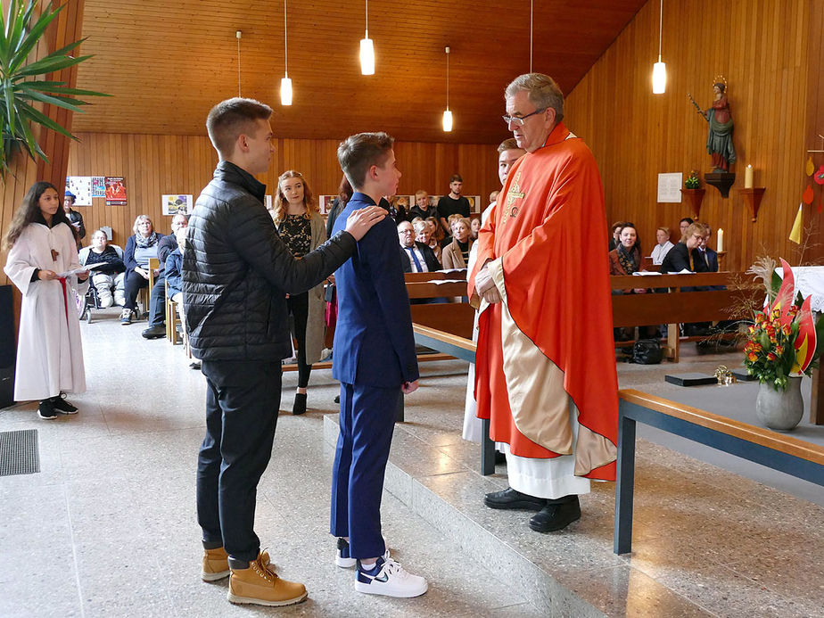 Firmung 2019 in Naumburg (Foto: Karl-Franz Thiede)